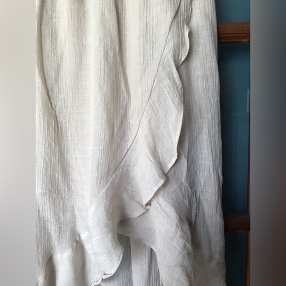 Elegant Cream High Low Skirt - Picture 2 of 7